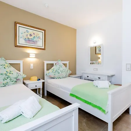 Floritas 23 Terrace And Swimming Pool 公寓 *